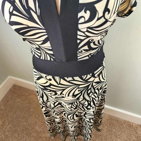 Scarlett Shift Keyhole Back Tie Abstract Tie Back Short Sleeve Dress Size 14 NWT - Picture 2 of 12